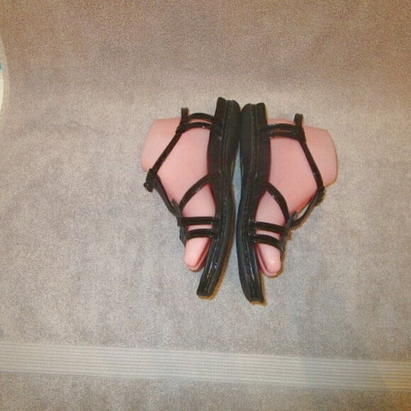 BORN Talica LEATHER Sandals Size 10 ANKLE STRAP Arch ADJUSTABLE Flats TWIST Blac - Picture 8 of 11